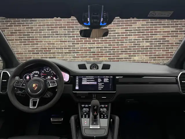 Porsche Cayenne view 9