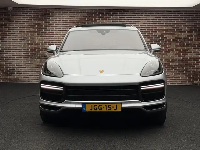 Porsche Cayenne view 4
