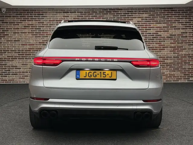 Porsche Cayenne view 5