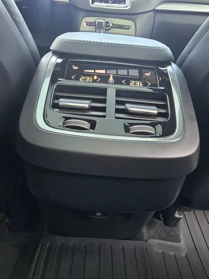Volvo XC90 снимка Volvo XC90