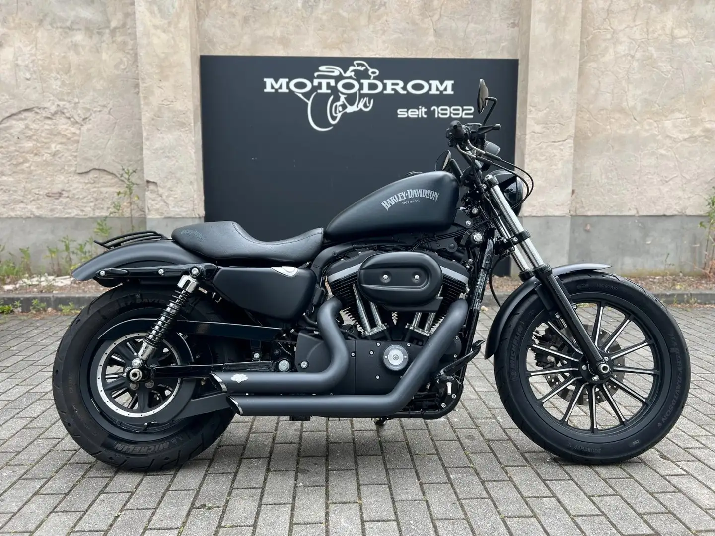 Harley-Davidson XL 883 N Schwarz - 1