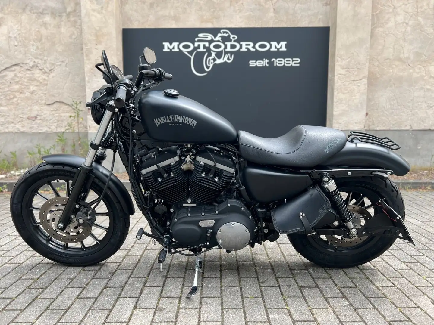 Harley-Davidson XL 883 N Schwarz - 2