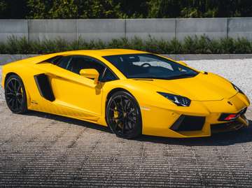 LP 700-4 / New Giallo Orion / Carbon / 21"