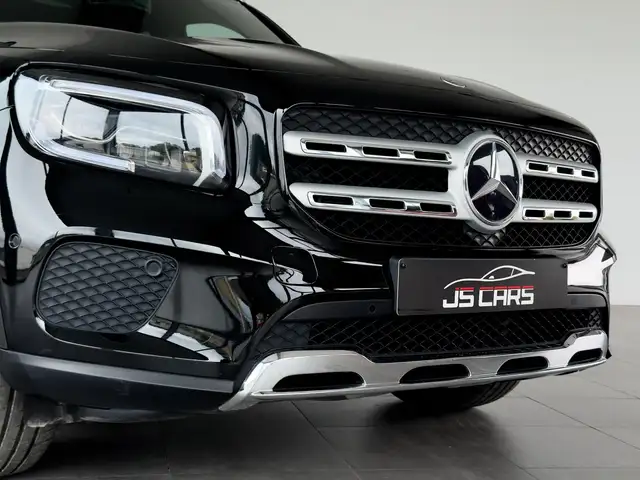 Mercedes-Benz GLB view 4