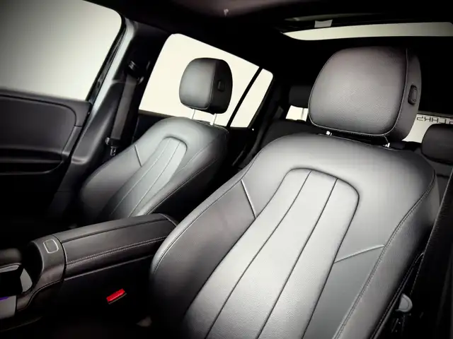 Mercedes-Benz GLB view 11