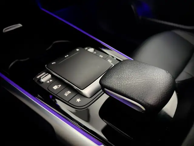 Mercedes-Benz GLB view 14