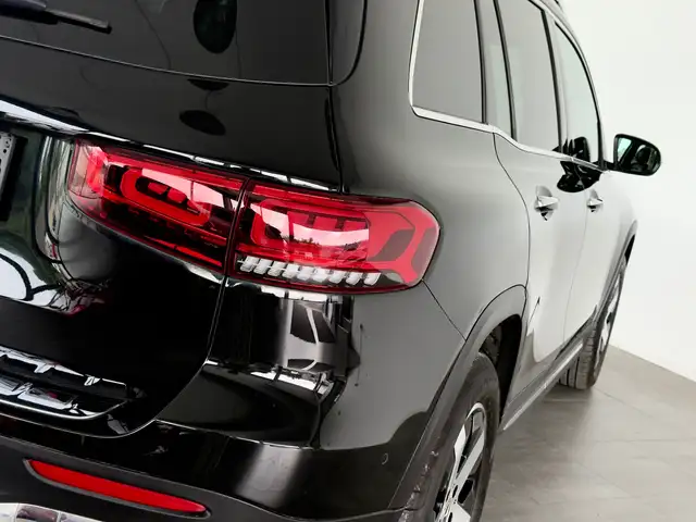 Mercedes-Benz GLB view 9