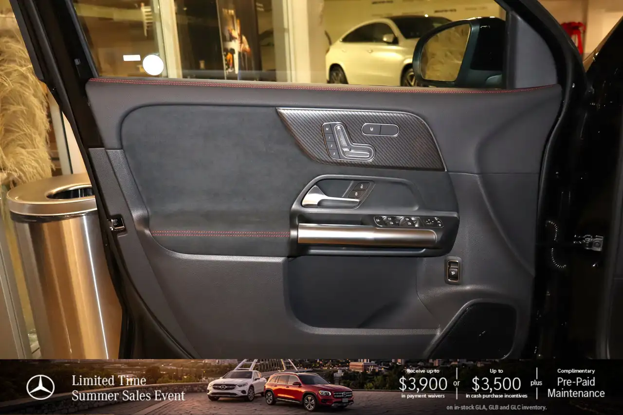 Mercedes-Benz GLA снимка Mercedes-Benz GLA