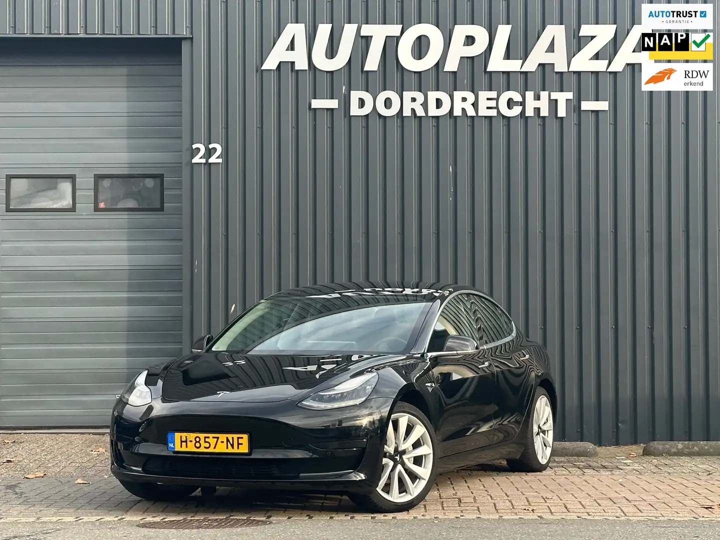 Tesla Model 3 Standard RWD Plus 60 kWh Schwarz - 1