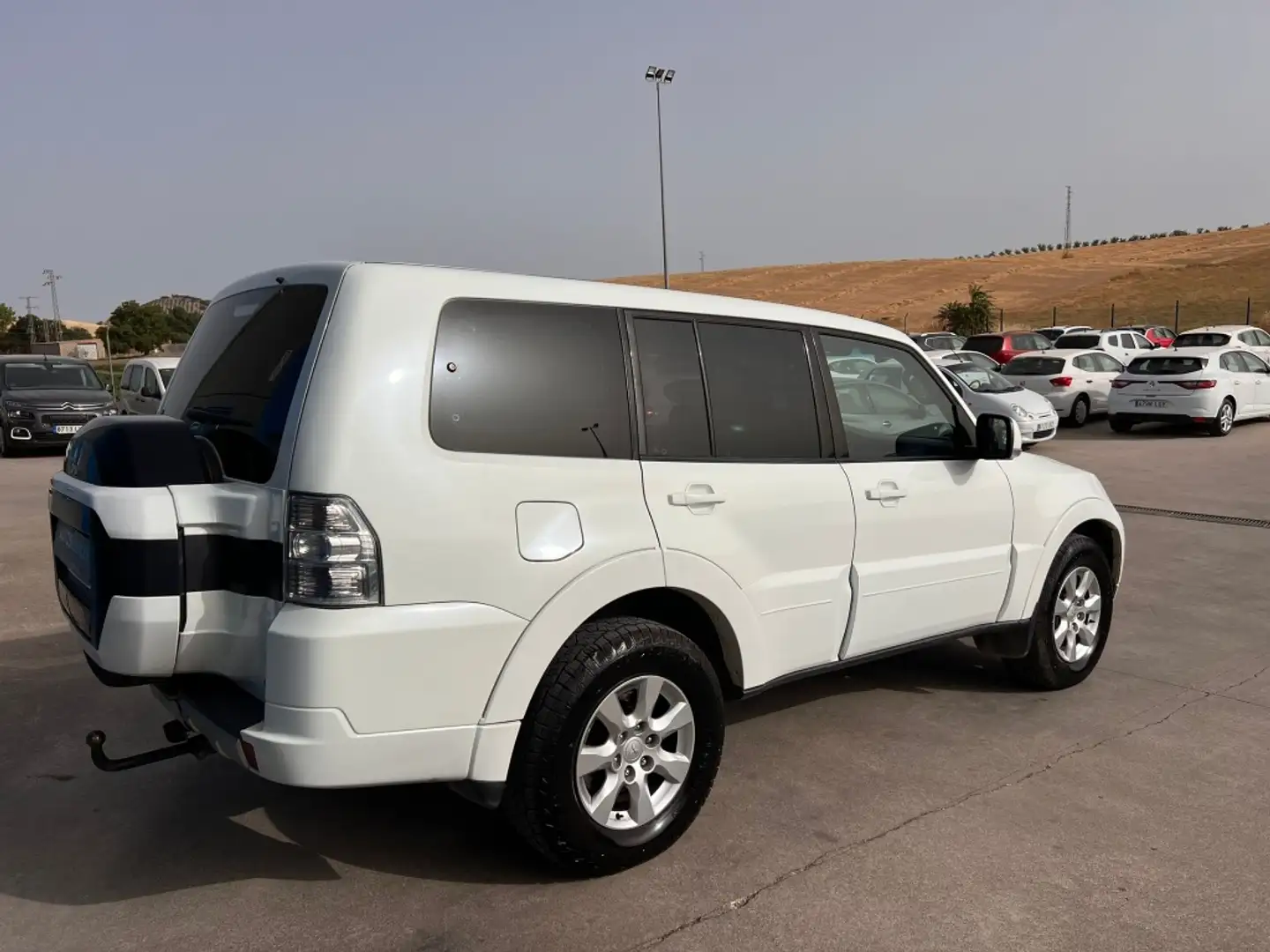 Mitsubishi Montero 3.2DI-D Spirit 200 Wit - 2