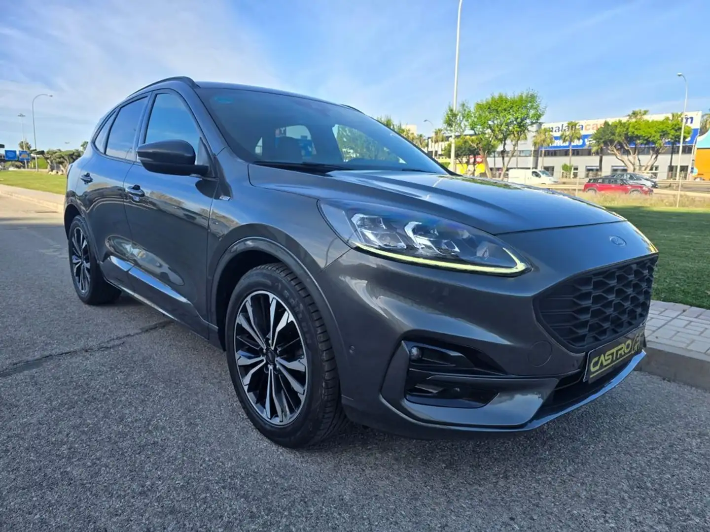 Ford Kuga 1.5 EcoBoost ST-Line X FWD 150 Gris - 1