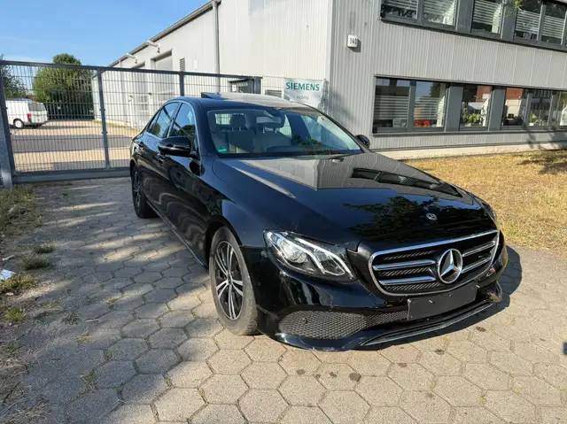 Mercedes-Benz E 200 E 200-Avantgarde-Navi-Schiebedach-LED-Ambiente
