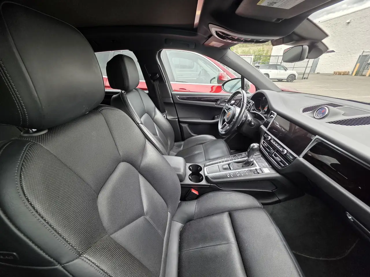 Porsche Macan photo Porsche Macan