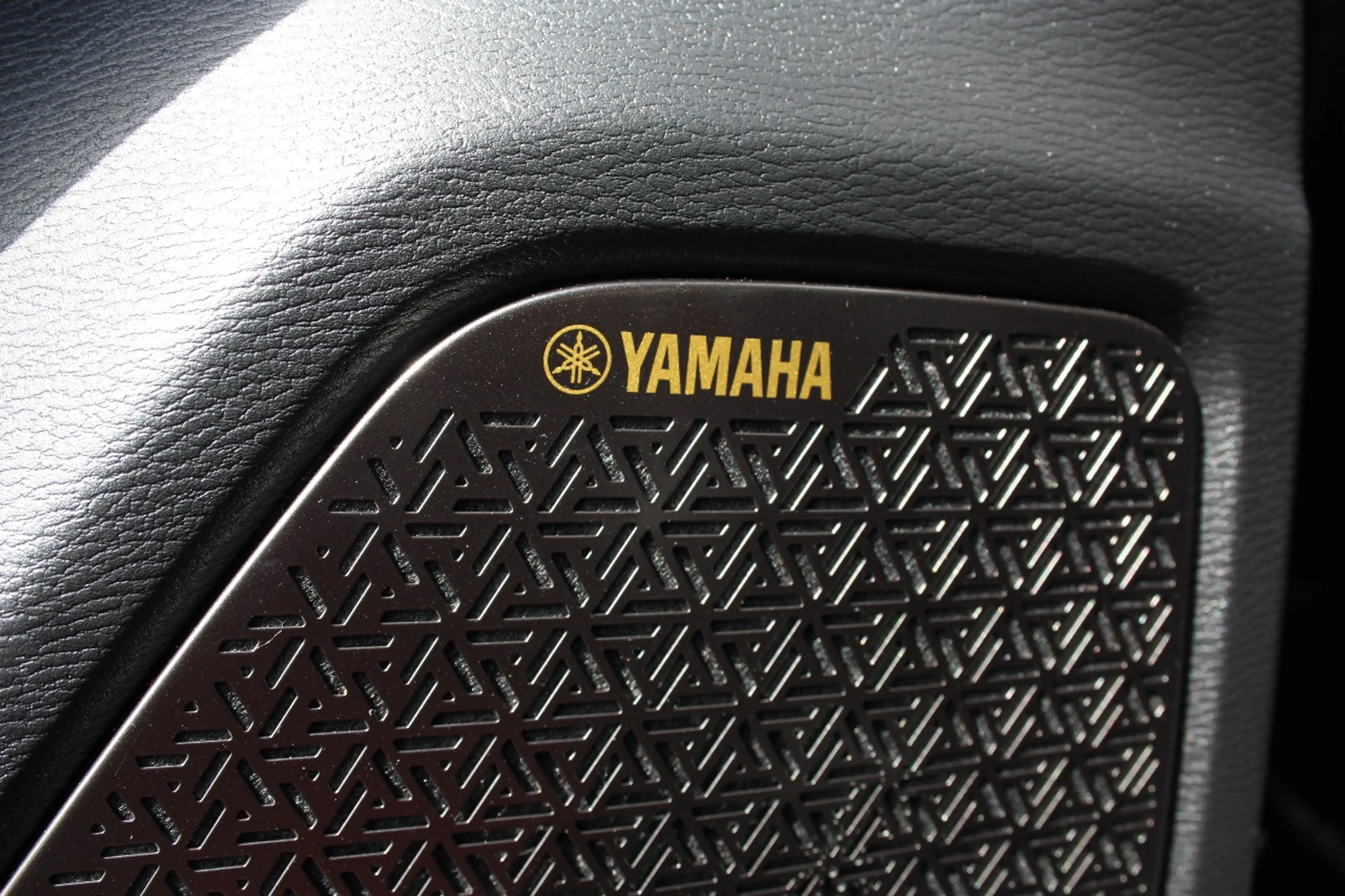Mitsubishi Outlander 2.4L PHEV Black Edition Luxury — photo 14