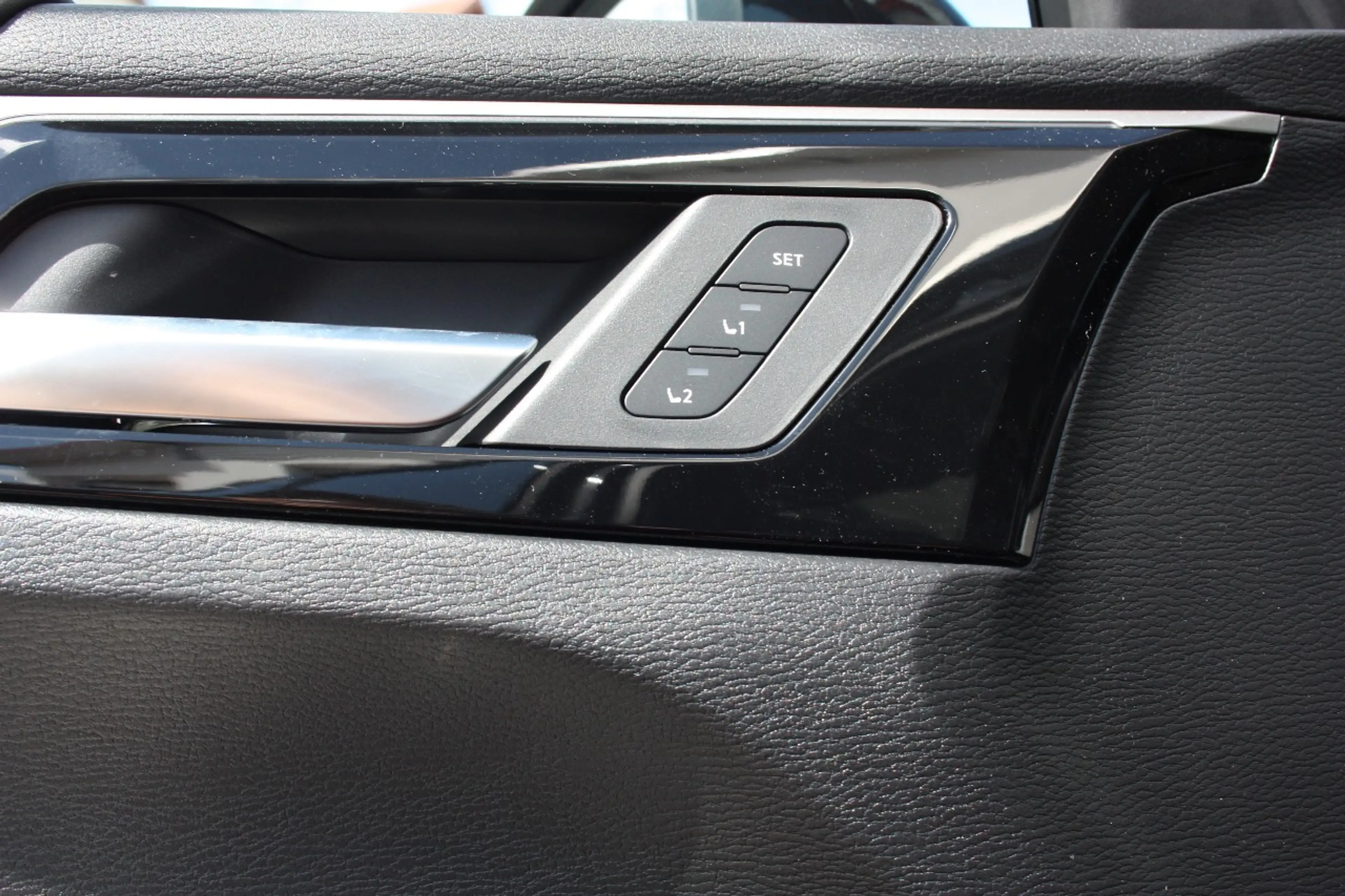 Mitsubishi Outlander 2.4L PHEV Black Edition Luxury — photo 15