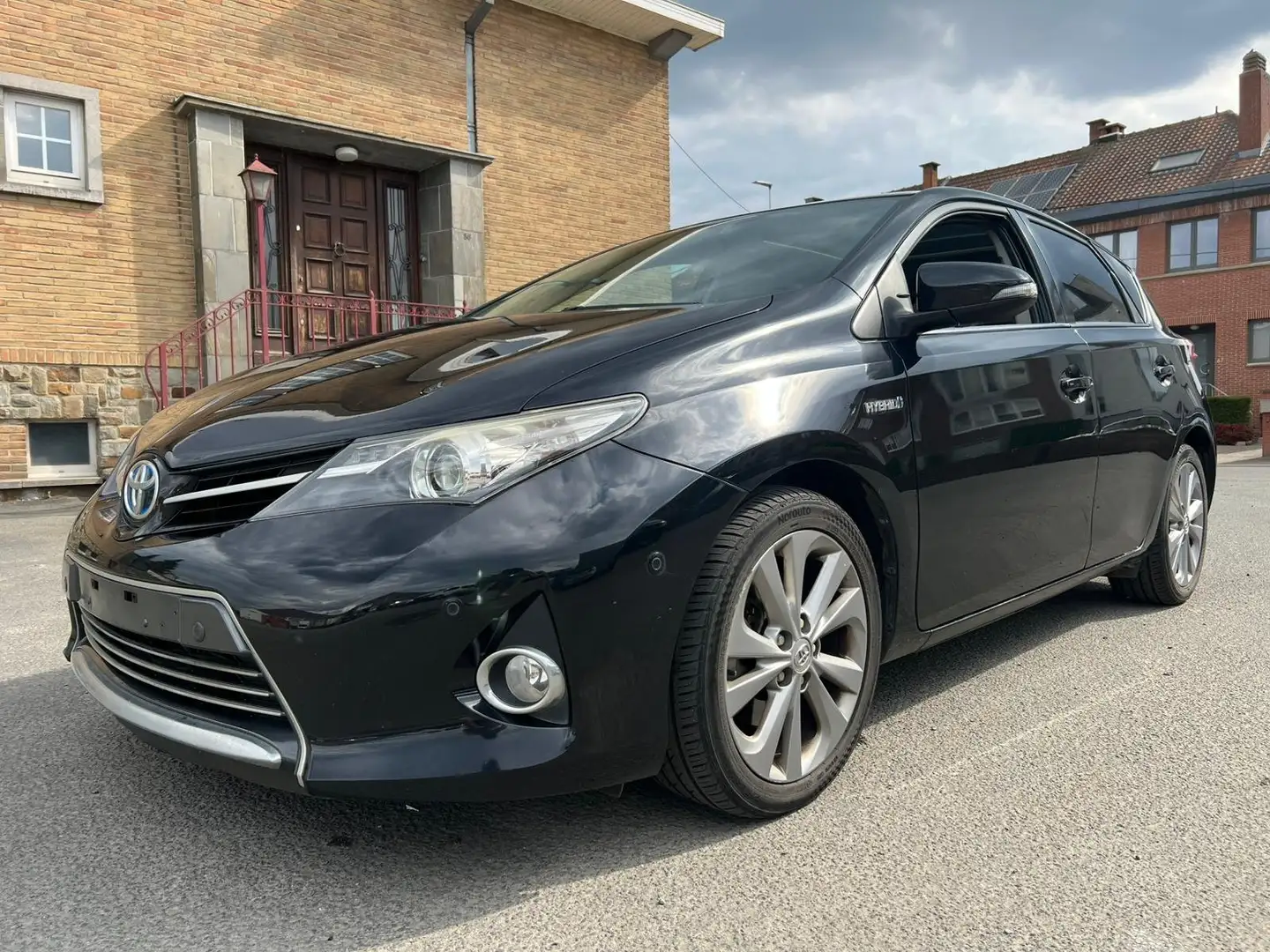 Toyota Auris 1.8i HSD Premium CVT Noir - 1