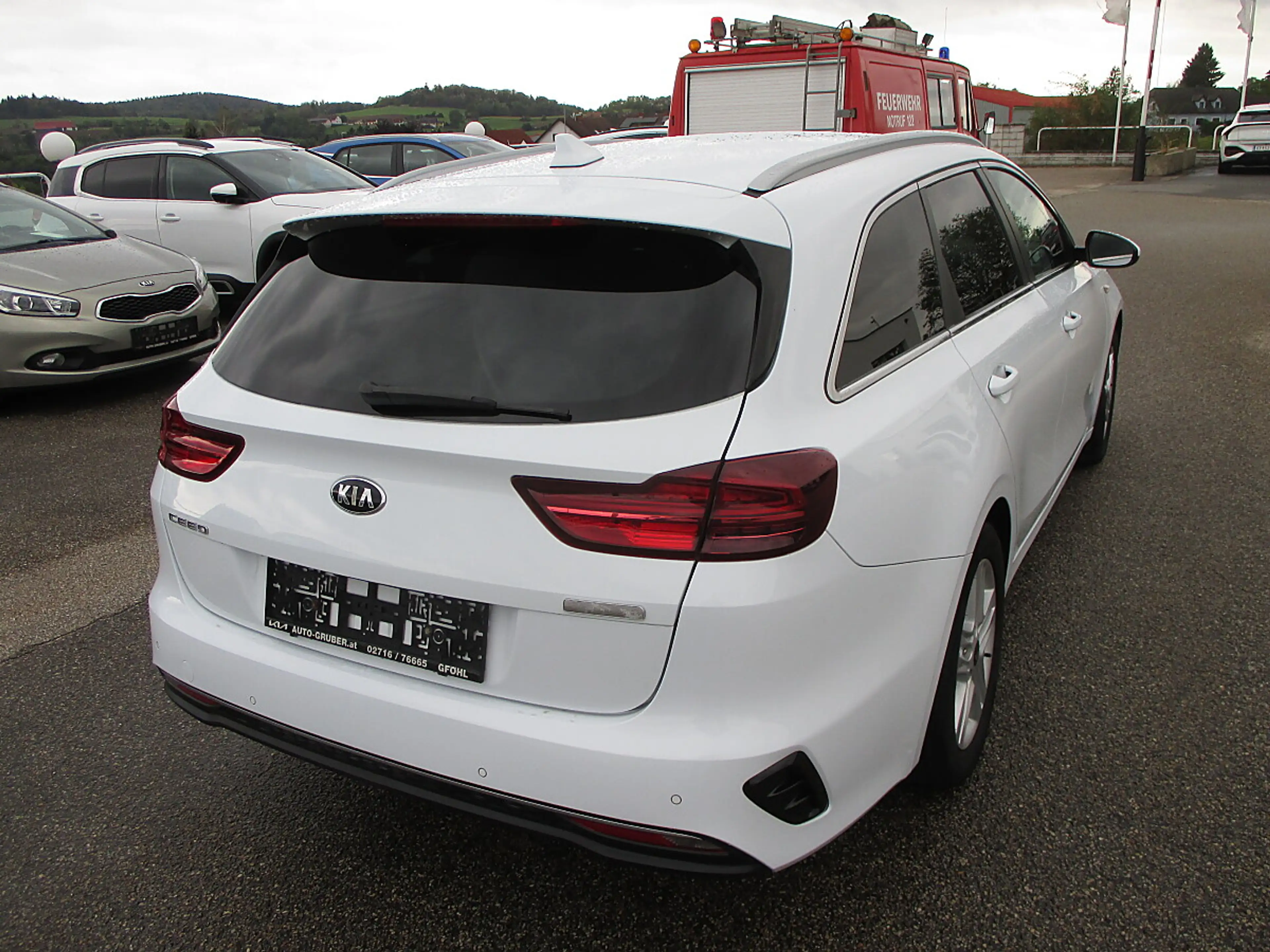 Kia Ceed SW / cee'd SW ceed SW 1,6 CRDi SCR ISG Silber 48V — photo 3