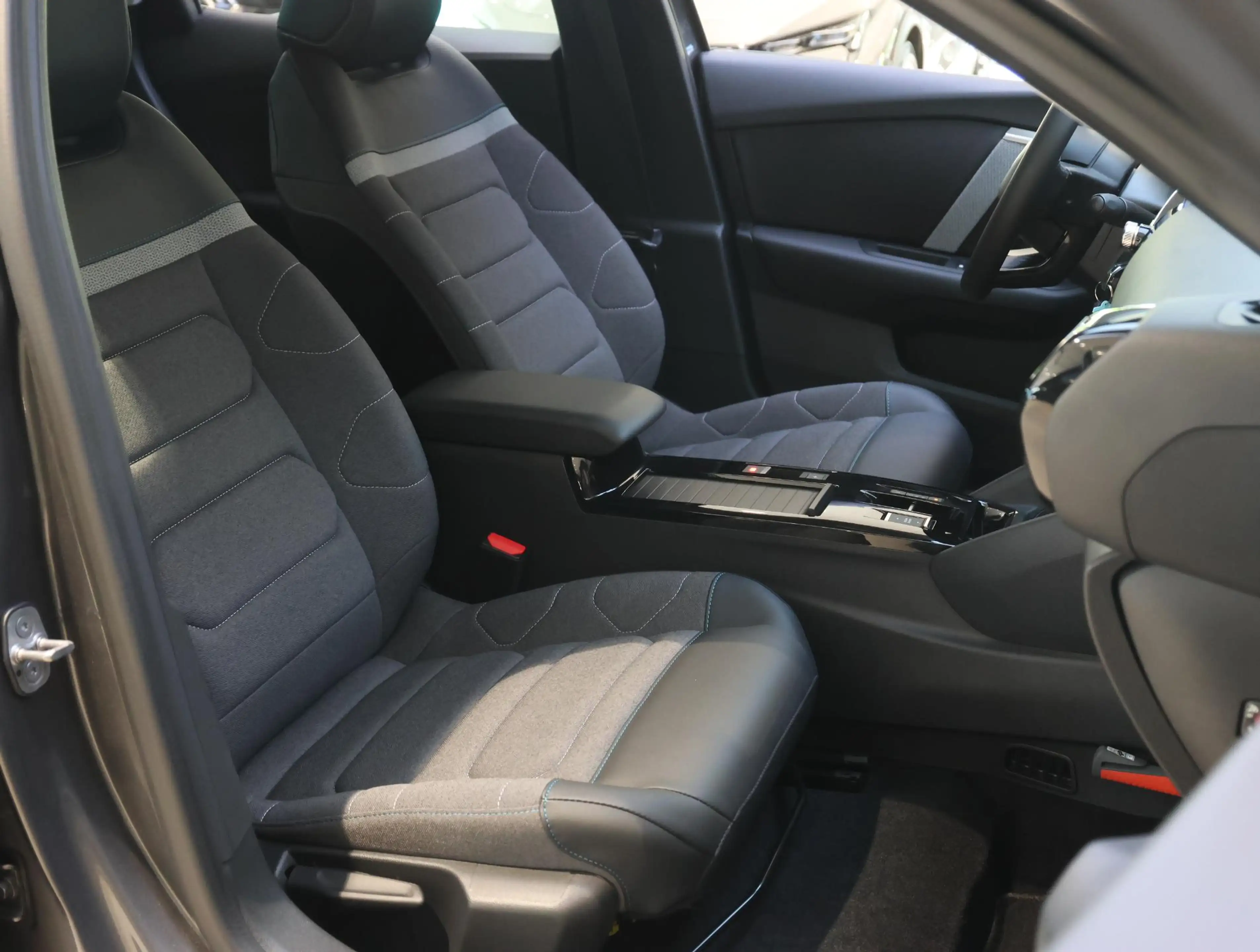 Citroen E-C4 Electric You 50 kWh | SoH 98,8% |  Climate Control | Camera — photo 11