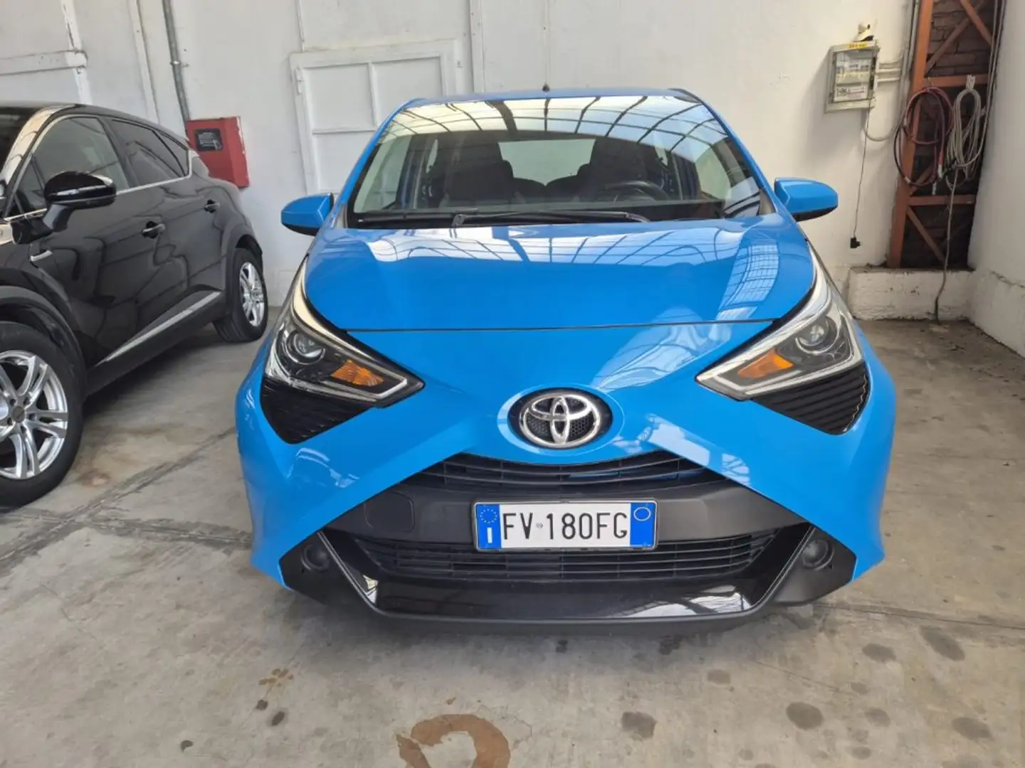 Toyota Aygo 1.0 VVT-i 72 CV 5 porte x-cite Blau - 2