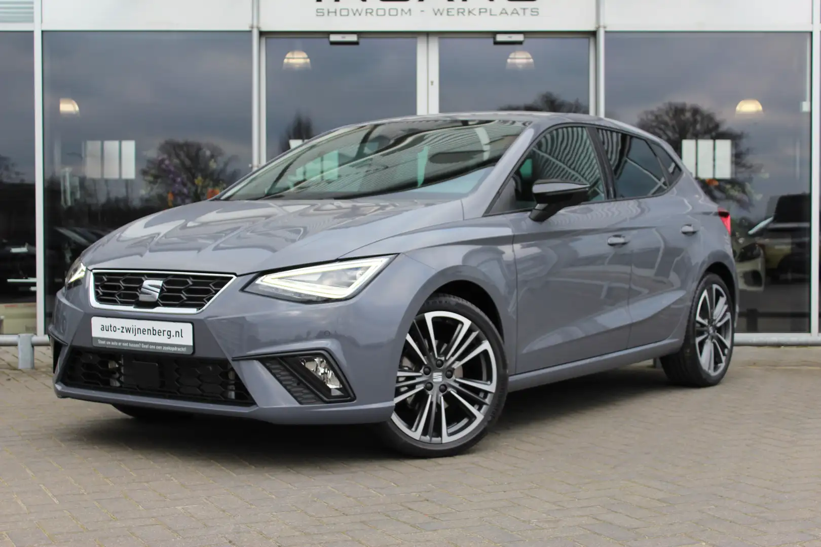SEAT Ibiza 1.0 EcoTSI FR Anniversary | LED | Cruise | Carplay Šedá - 1
