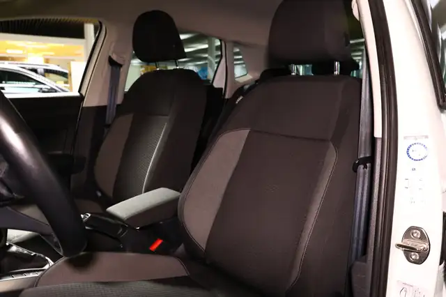 Volkswagen Polo view 23