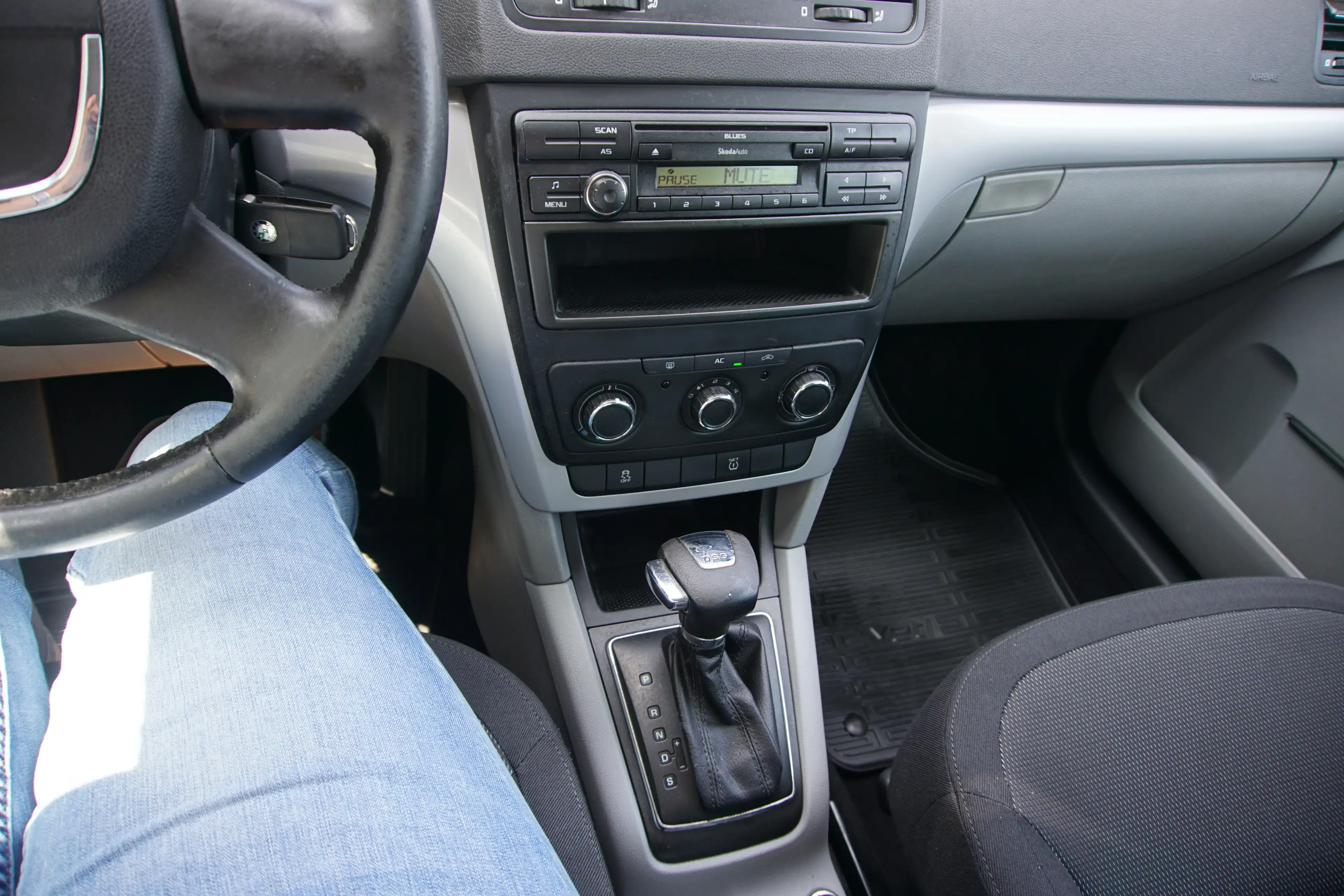 Skoda Yeti Ambition — photo 11