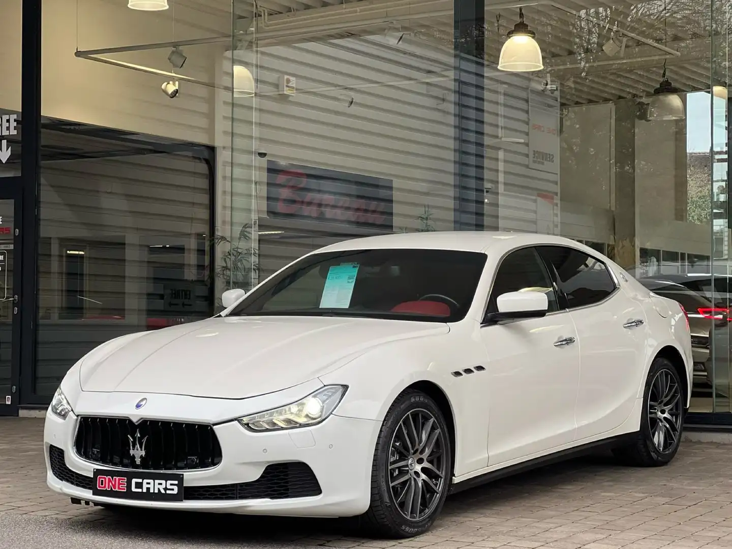 Maserati Ghibli 3.0 d AUTOM. BIXENON-CUIR ELEC-GPS-JA19-PDC-GAR1AN Blanc - 1