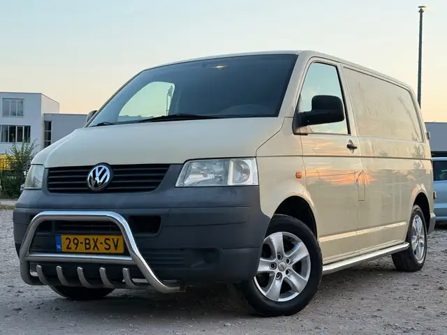 Volkswagen Transporter 1.9 TDI 300 T800/ SIDE AND FRONT BAR