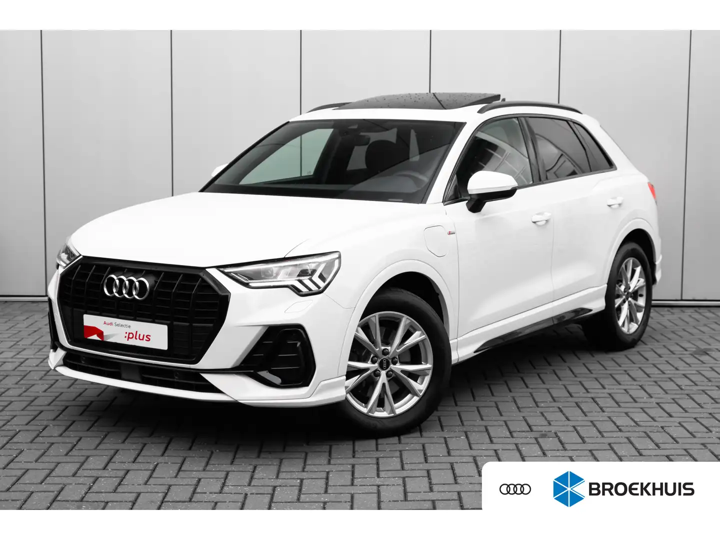 Audi Q3 45 TFSI e S edition 245PK | Panorama Dak | Trekhaa - 1