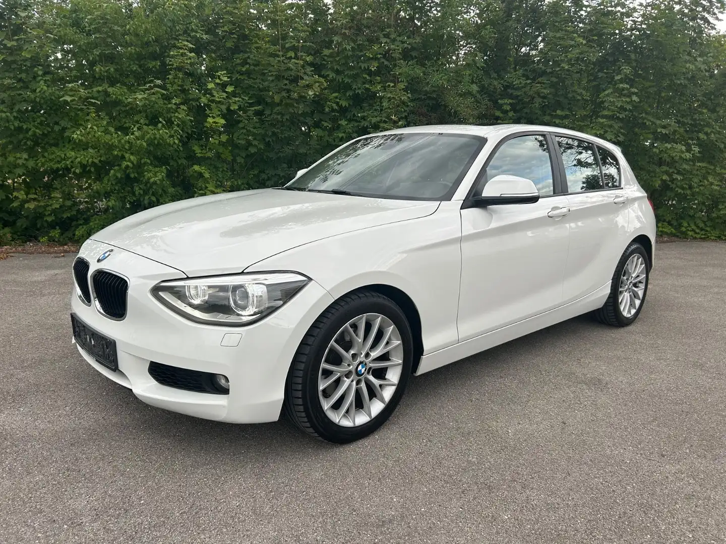 BMW 118 i*Bi-Xenon*Leder*Navi*Euro-6*Tempomat*AHK* bijela - 1