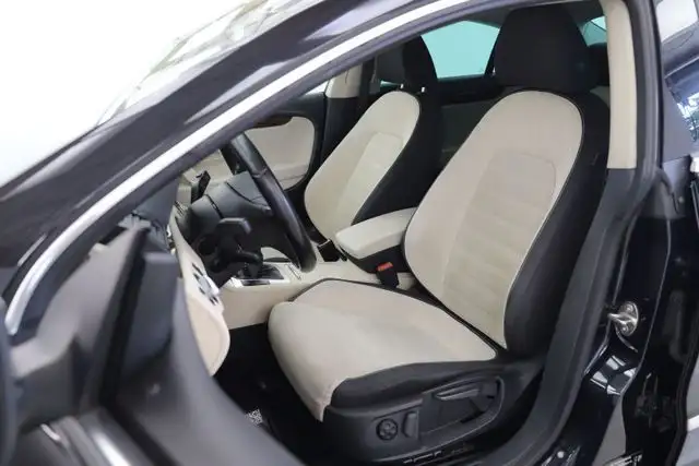 Volkswagen Passat view 9