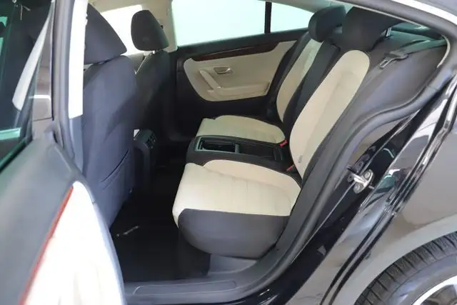 Volkswagen Passat view 11