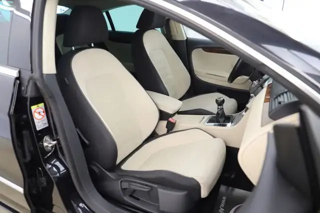 Volkswagen Passat view 10