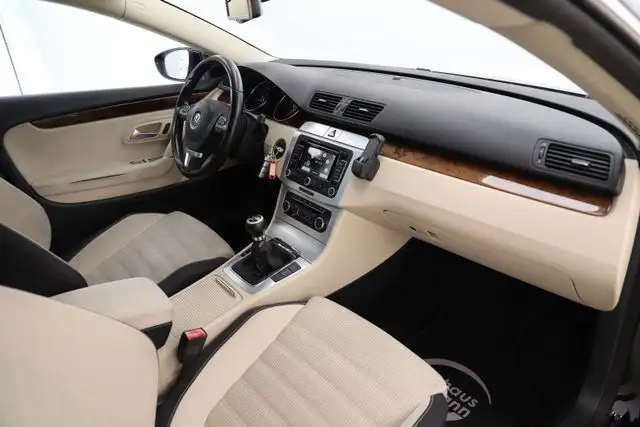 Volkswagen Passat view 15