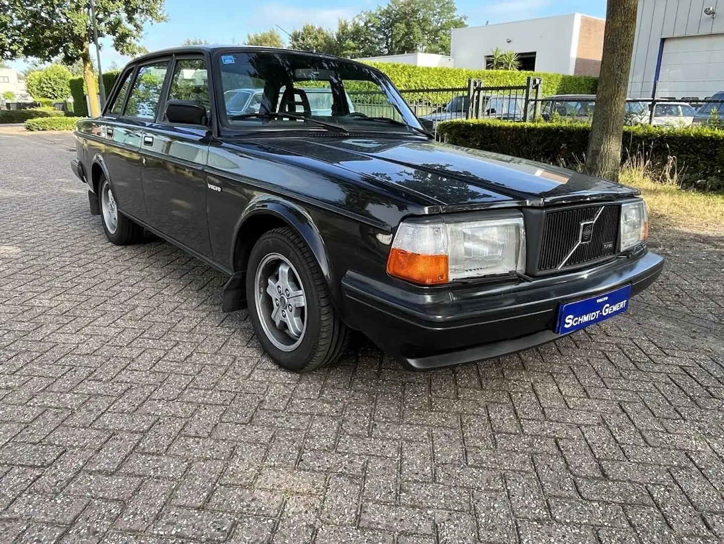 Volvo 240 244 1.9 Turbo 82.787 KM vrijwel nieuwstaat. Prijs Negru - 1