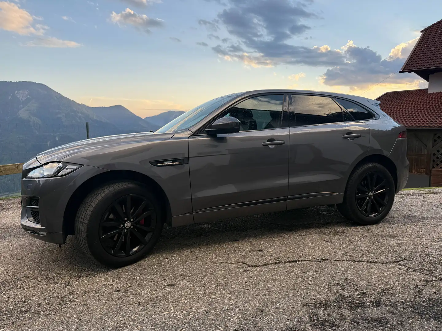 Jaguar F-Pace F-Pace 20d AWD R-Sport R-Sport Grau - 1