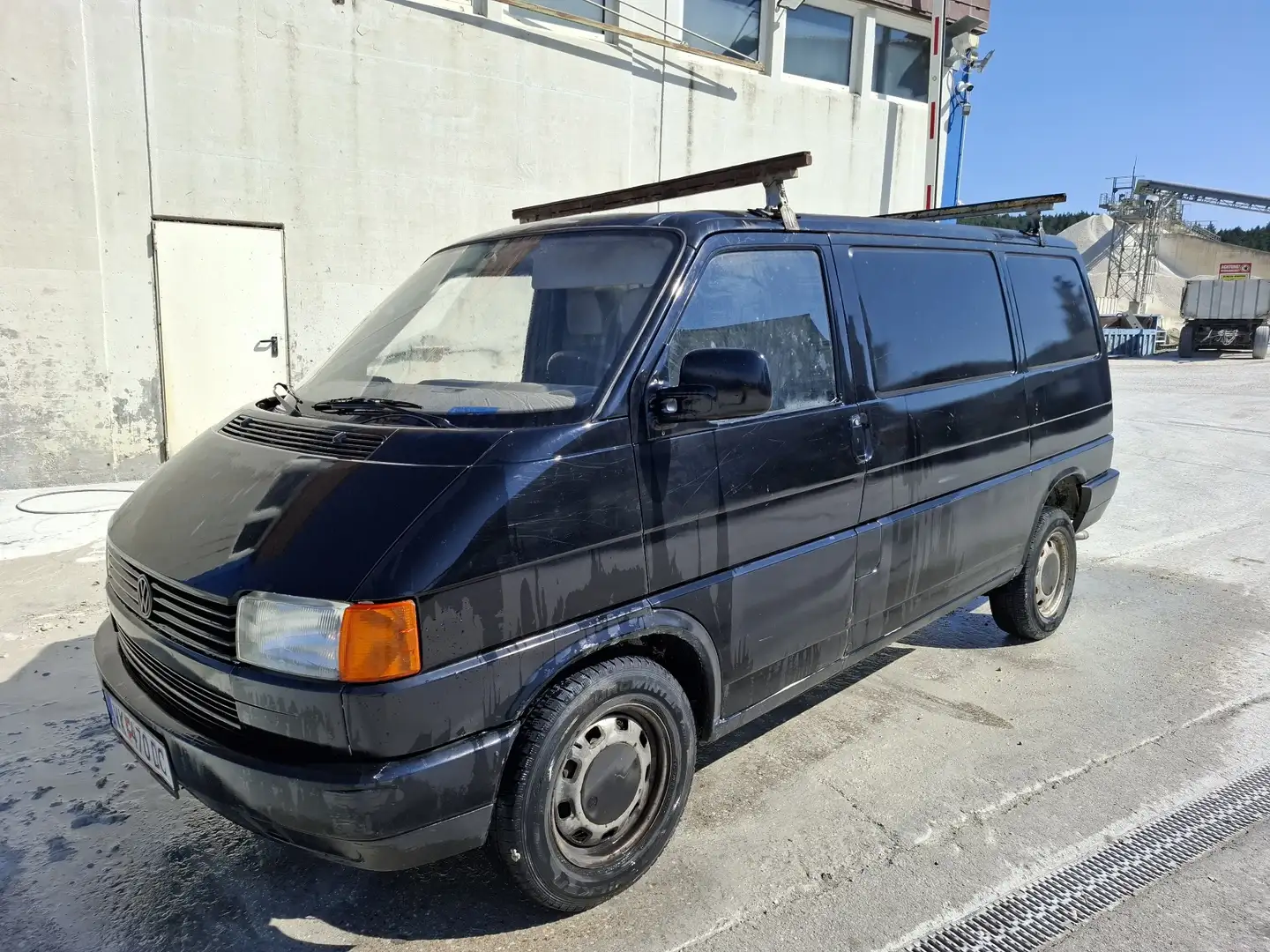 Volkswagen T4 Kombi 3-3-3 2,4 lg. Ds. Schwarz - 1