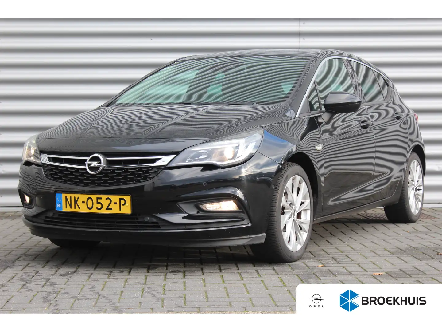 Opel Astra 1.4 TURBO 150PK INNOVATION+ / NAVI / LEDER / CLIMA Zwart - 1
