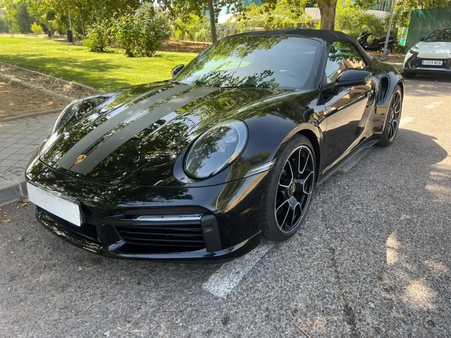 Porsche 992 Turbo S Cabriolet PDK Schwarz - 1