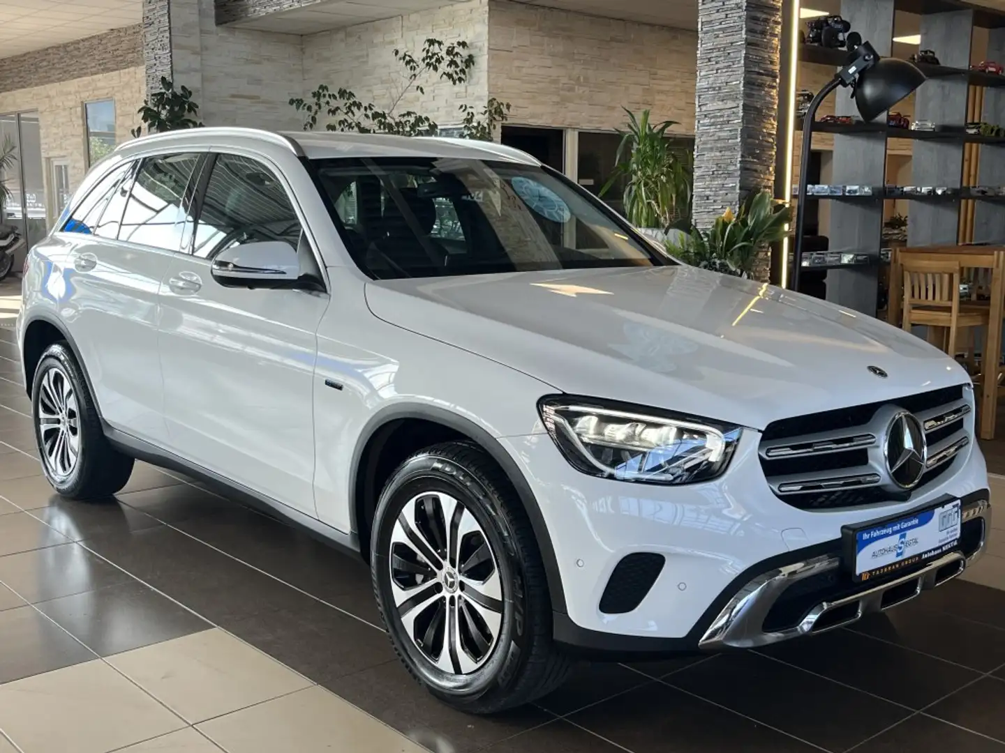 Mercedes-Benz GLC 300 de 4Matic AHK 360°Cam LED SHZ DAB Navi Weiß - 1