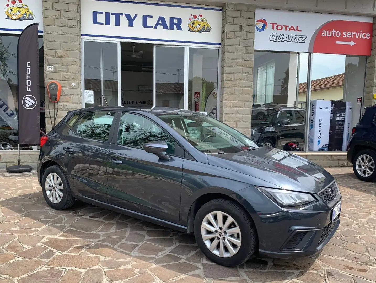 SEAT Ibiza Ibiza 1.0 ecotsi Style 95cv Gris - 2