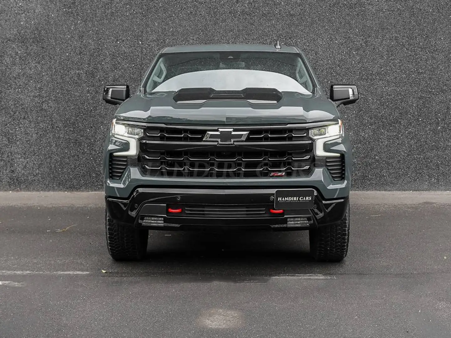 Chevrolet Silverado 2025 LT Trail Boss €59500 6.2L V8 SPORT UITLAAT Grau - 2