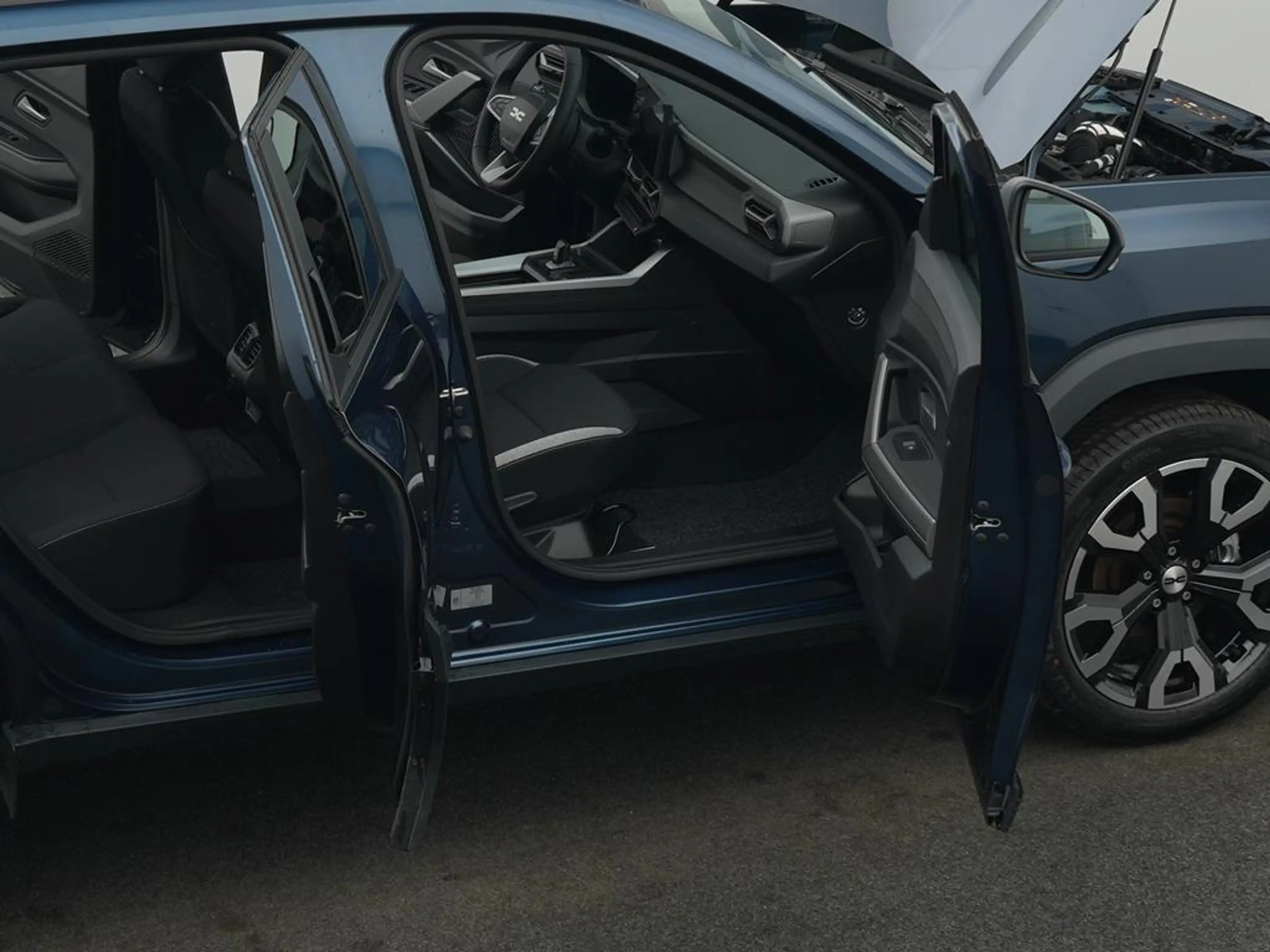Dacia Bigster Hybrid 155 Journey — photo 11