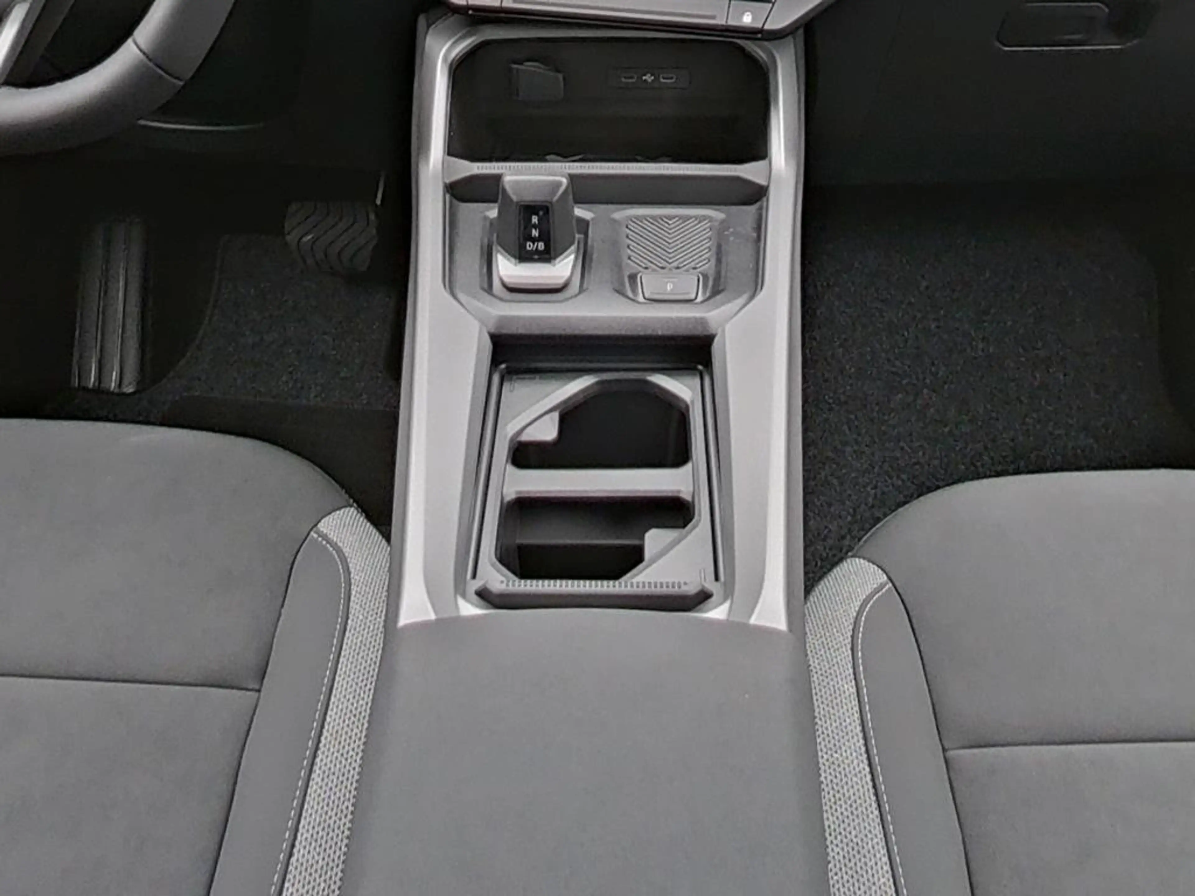 Dacia Bigster Hybrid 155 Journey — photo 13