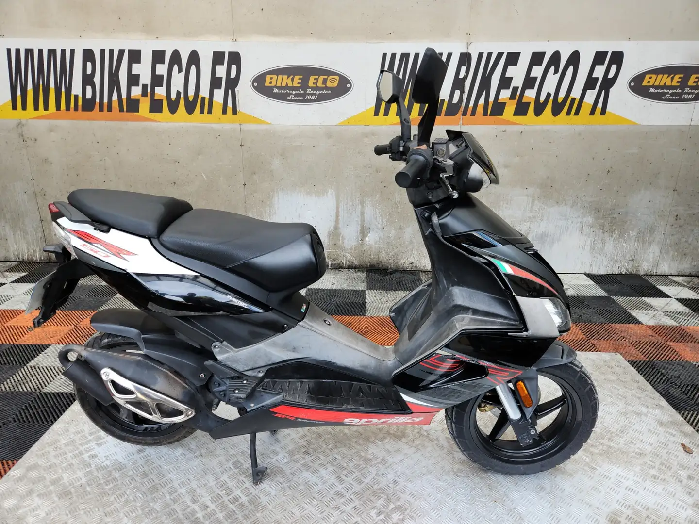 Aprilia SR 50 Noir - 1