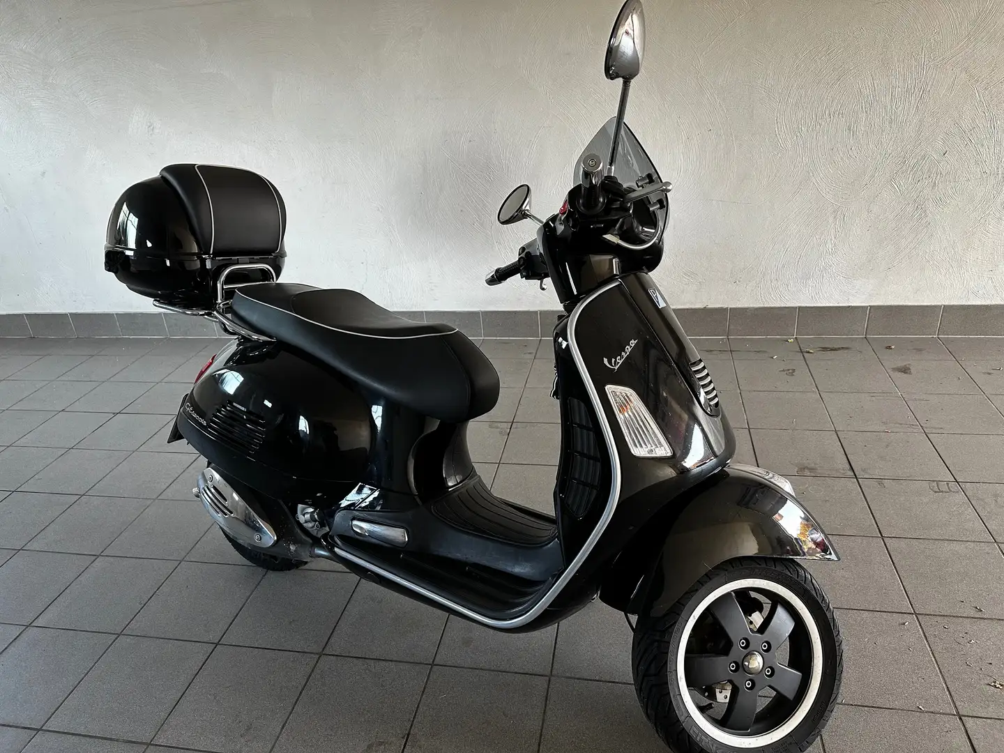 Vespa GTS 300 Super 300 Negro - 1