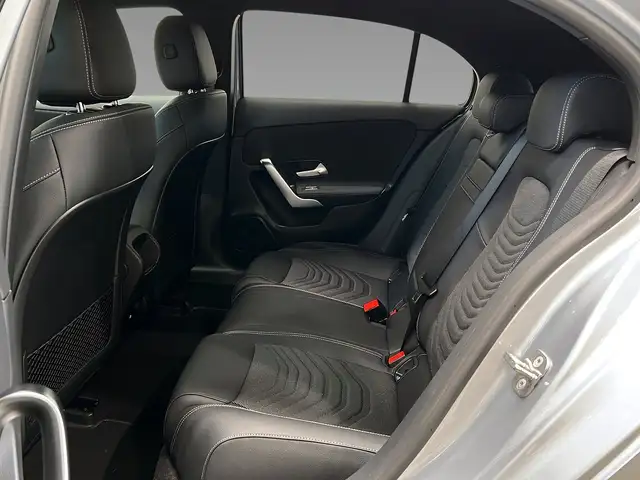 Mercedes-Benz A view 9