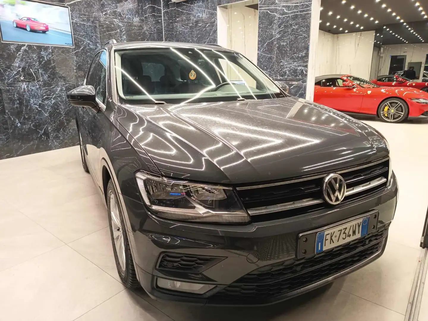 Volkswagen Tiguan 1.6 TDI SCR Style BlueMotion Technology Gris - 2