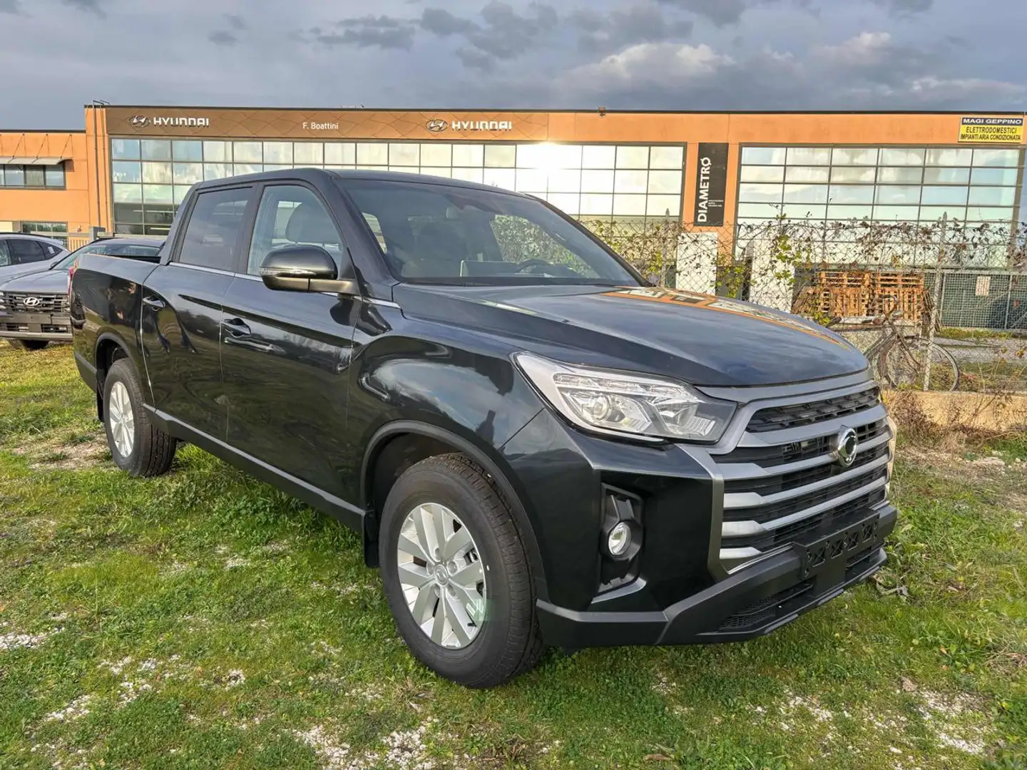 SsangYong Rexton Sports XL 2.2L 4WD Double Cab Road Grigio - 1