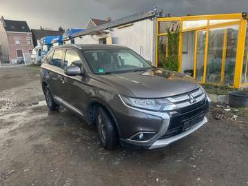 Outlander 2.2 DI-D 4WD Touch Edition